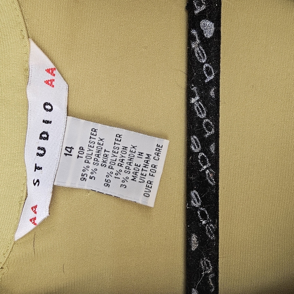 Two-Tone Button-Up Dress - Picture 6 of 11
